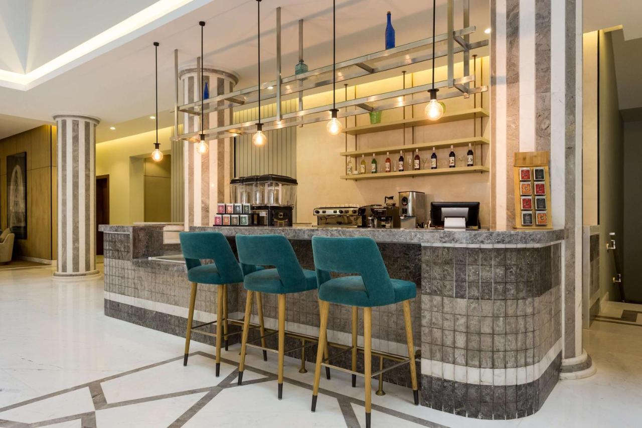 Radisson Airport