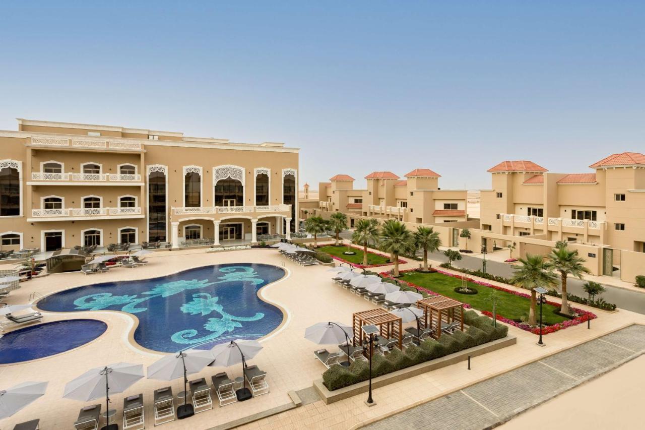 راديسون مطار