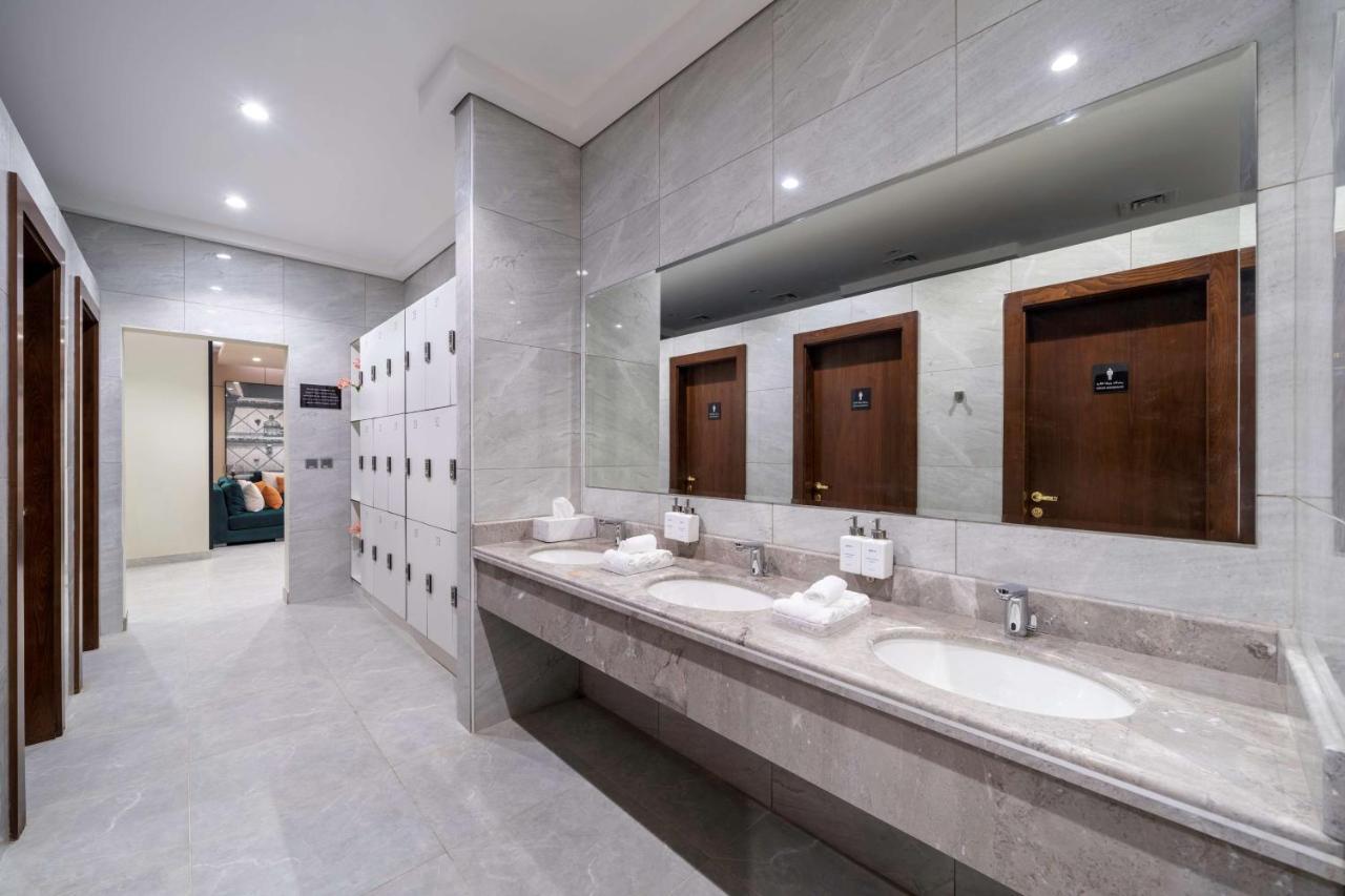 Radisson Airport Hotel 4*