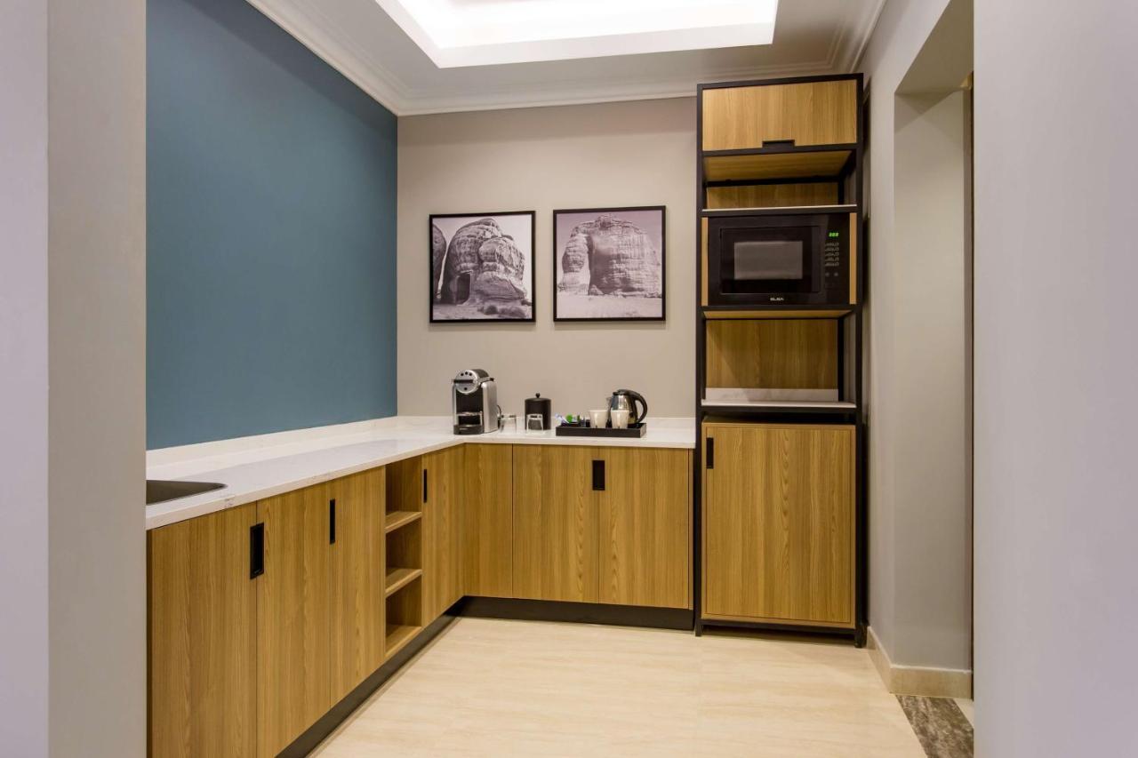 Radisson Airport 4*
